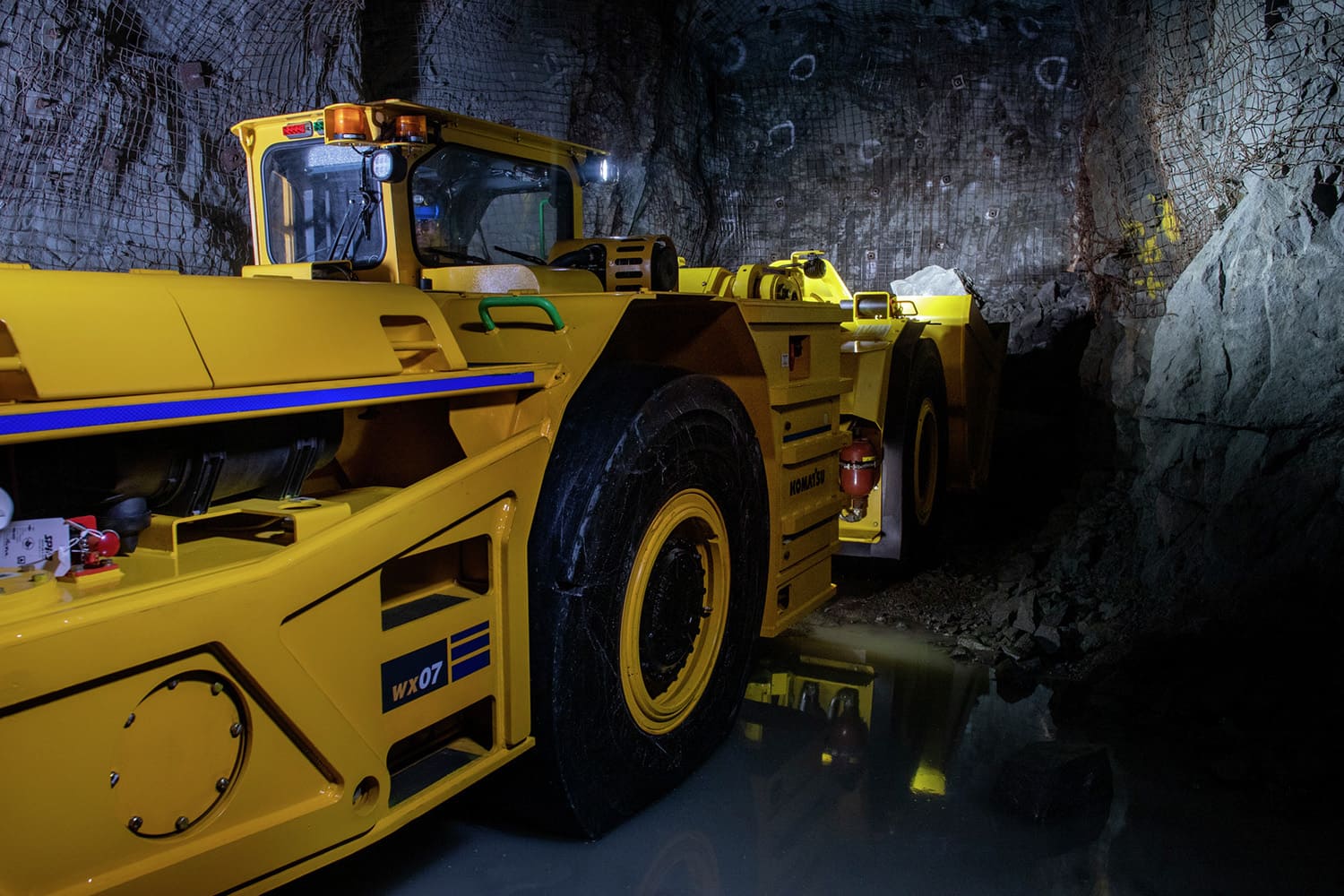 Погрузочно-доставочная машина Komatsu WX07