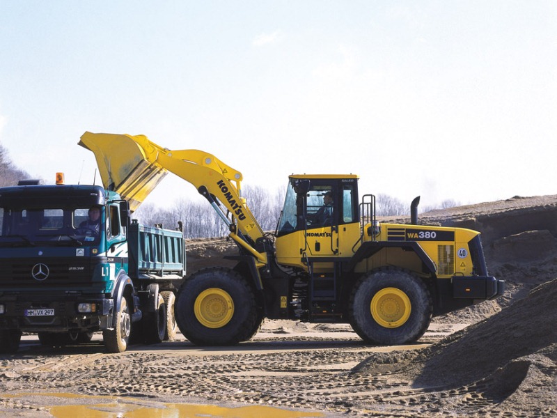 Komatsu WA380-6 дөңгелекті фронталды жүк тиегіші