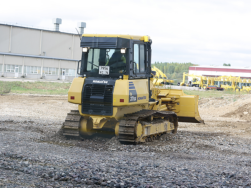Komatsu D37EX/PX-22 бульдозері