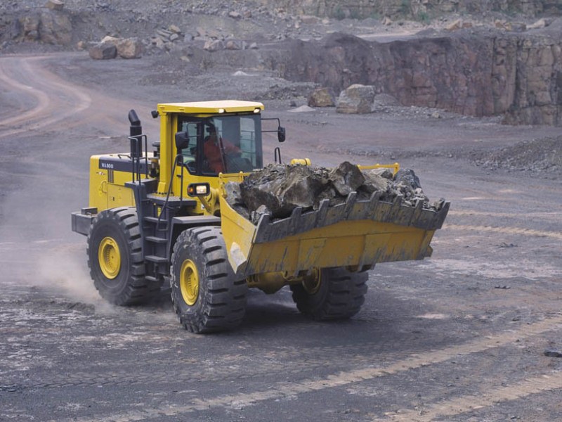 Komatsu WA500-6 дөңгелекті фронталды жүк тиегіші