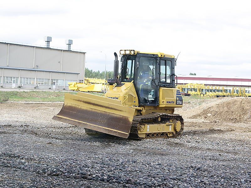 Komatsu D37EX/PX-22 бульдозері