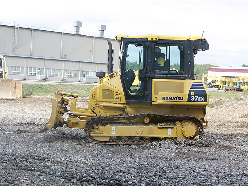 Komatsu D37EX/PX-22 бульдозері
