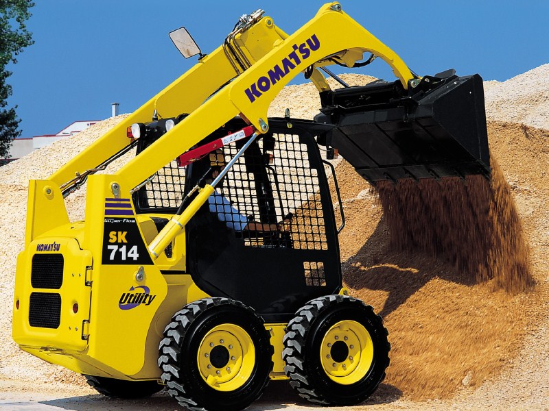 Komatsu SK714-5 борттық бұрылуы бар жүк тиегіші