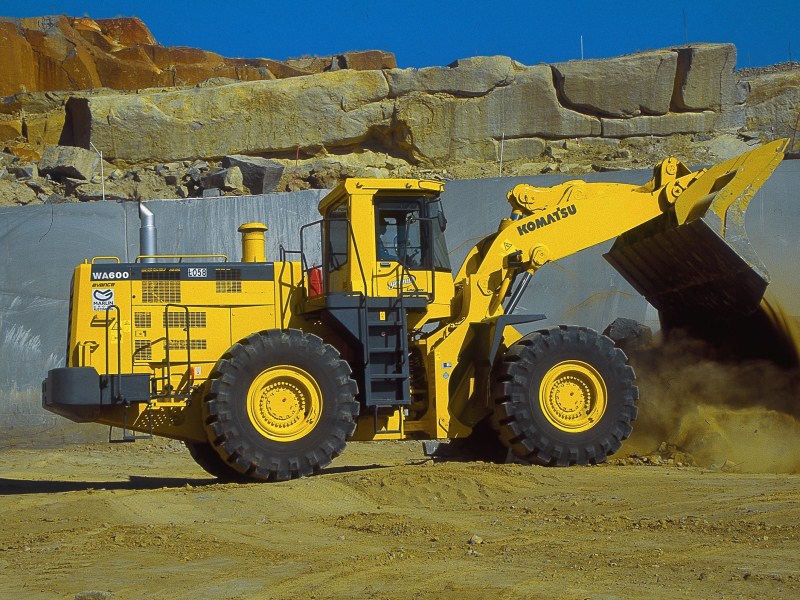 Komatsu WA600-6 дөңгелекті фронталды жүк тиегіші
