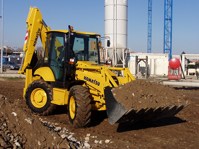 Komatsu WB93S-5 экскаватор-жүк тиегіші