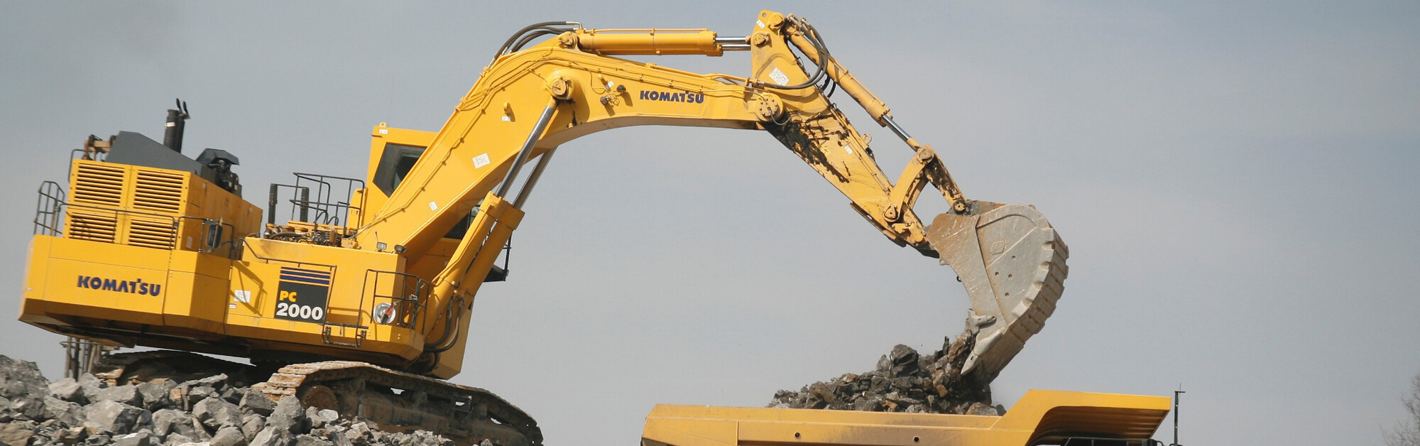 Komatsu PC2000-8 шынжыр табанды экскаваторы (кері күрегі бар)