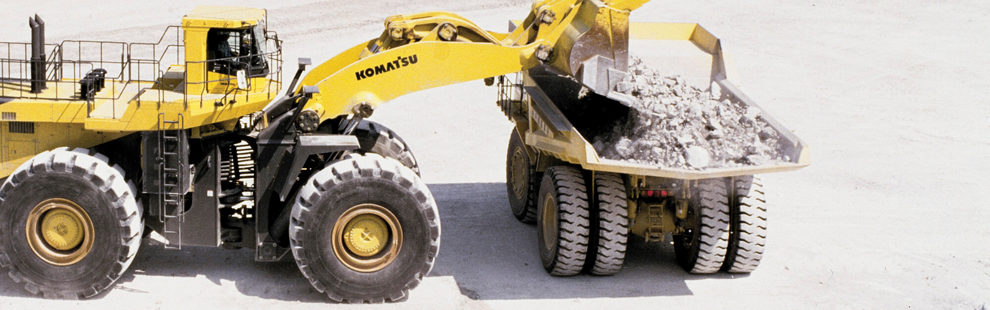 Komatsu WA1200-6 дөңгелекті фронталды жүк тиегіші