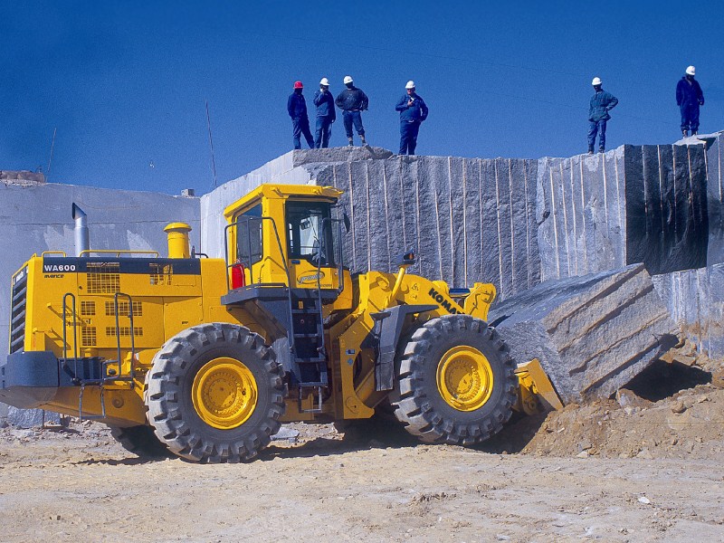 Komatsu WA600-6 дөңгелекті фронталды жүк тиегіші