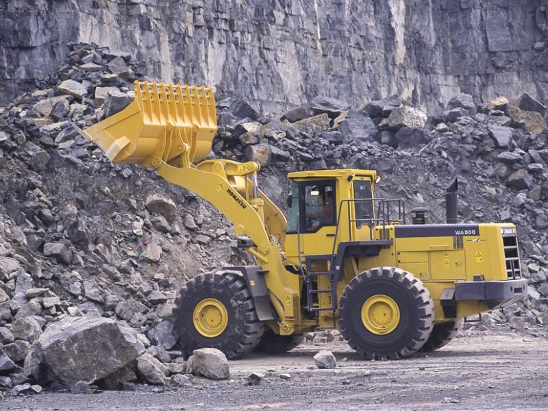 Komatsu WA500-6 дөңгелекті фронталды жүк тиегіші