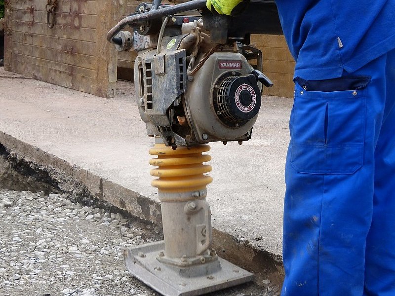 Bomag BT 80 D дірілмен таптағышы