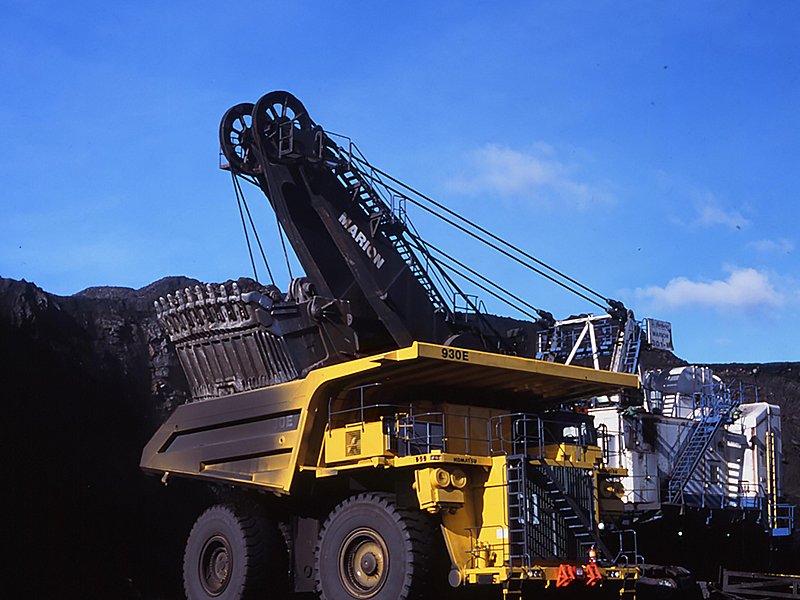 Самосвал Komatsu 930E-4