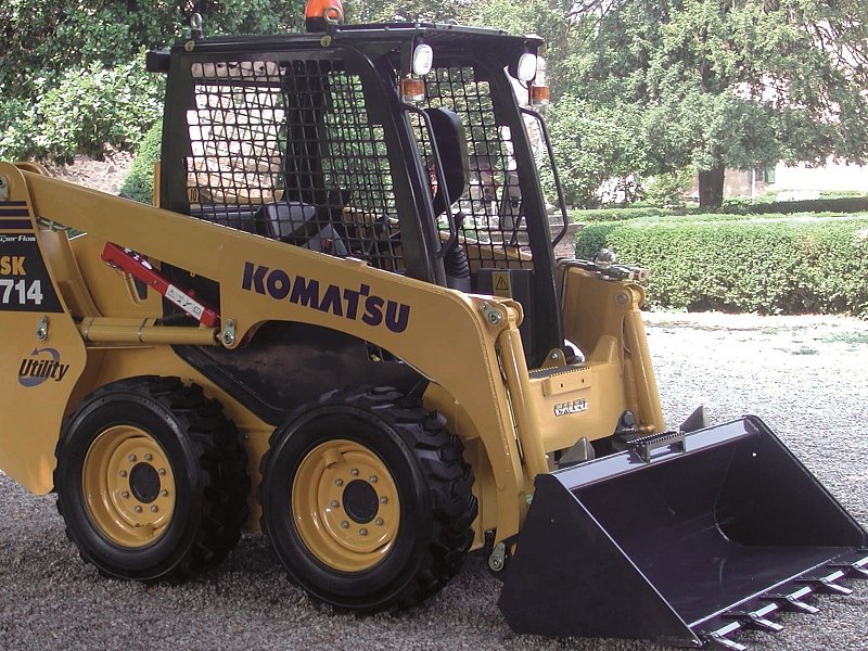 Komatsu SK714-5 борттық бұрылуы бар жүк тиегіші