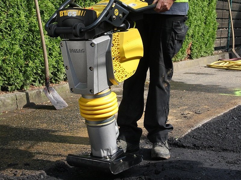 Bomag BT 65 дірілмен таптағышы