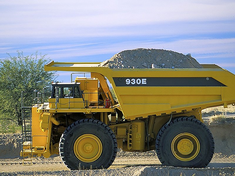 Самосвал Komatsu 930E-4