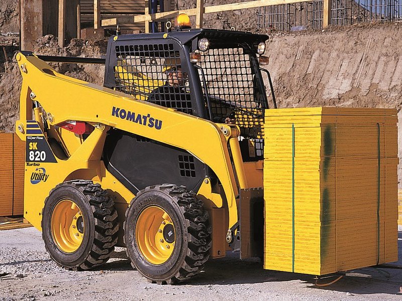 Погрузчик с бортовым поворотом Komatsu SK820-5