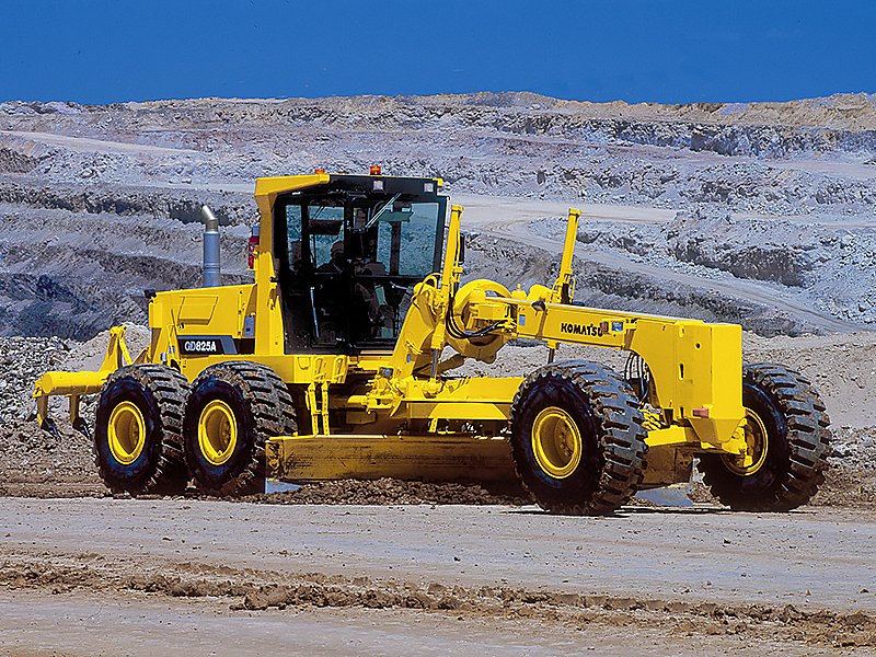 Автогрейдер Komatsu GD825A-2