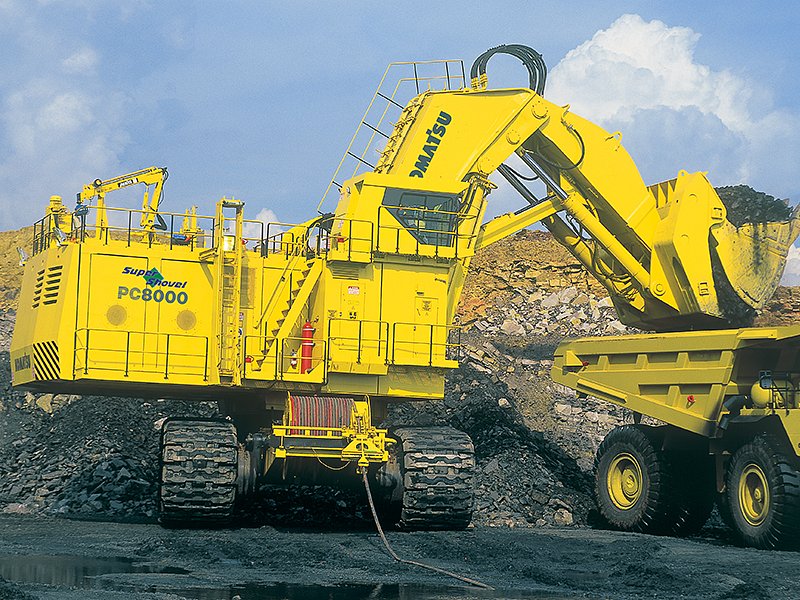 Komatsu PC8000-6, Е-6 шынжыр табанды экскаваторы (тік күрегі бар)