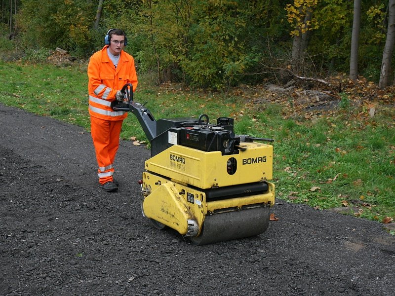 Бірге жөнелтілетін Bomag BW 65 H қосбілікті дірілаунағы