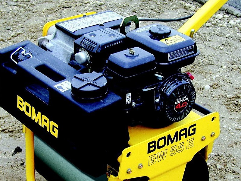 Сопровождаемый одновальцовый виброкаток Bomag BW 55 E