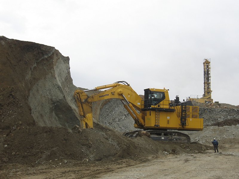 Komatsu PC4000-11 шынжыр табанды экскаваторы (кері күрегі бар)