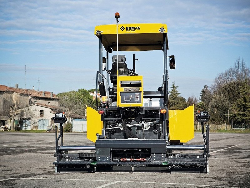 Асфальтоукладчик Bomag BF 300 P