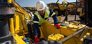 Как правильно снять двигатель Komatsu?