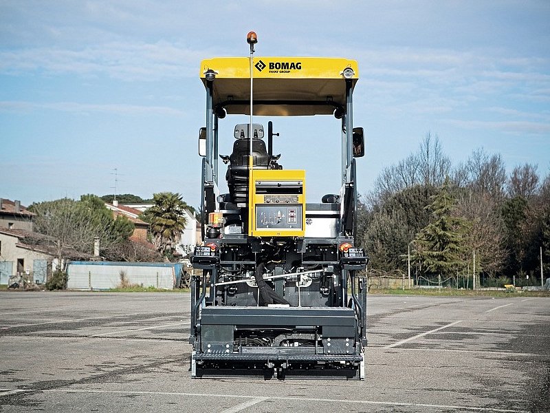 Асфальтоукладчик Bomag BF 300 P