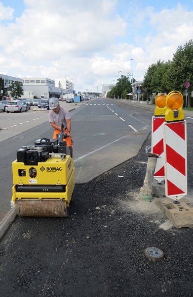 Бірге жөнелтілетін Bomag BW 65 H қосбілікті дірілаунағы