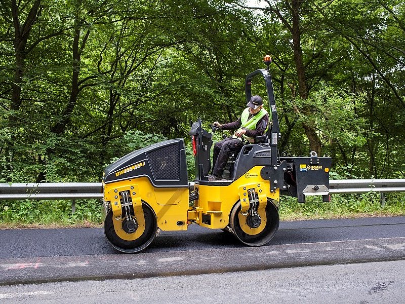 Легкий сочленённый тандемный каток Bomag BW 100 AD-5