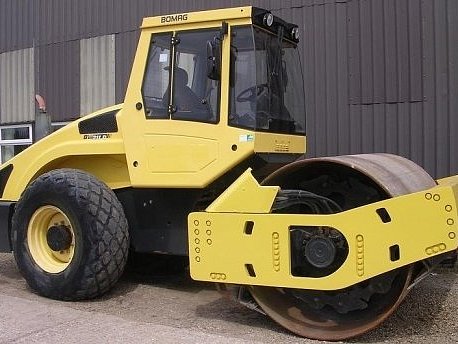 Bomag BW 211 D-4 жер тегістейтін аунағы